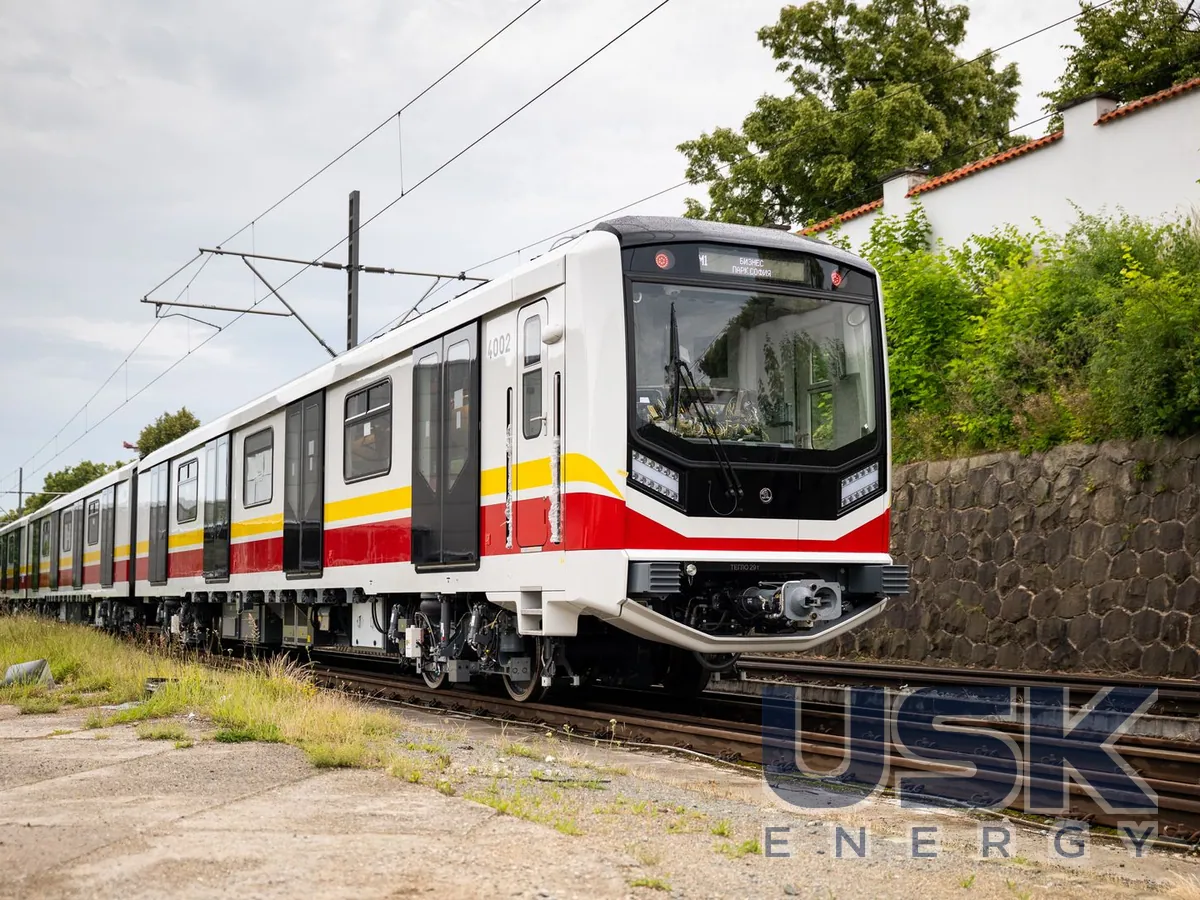 Вагони та склади метро (750 В DC, третя рейка, до 90 км/год)